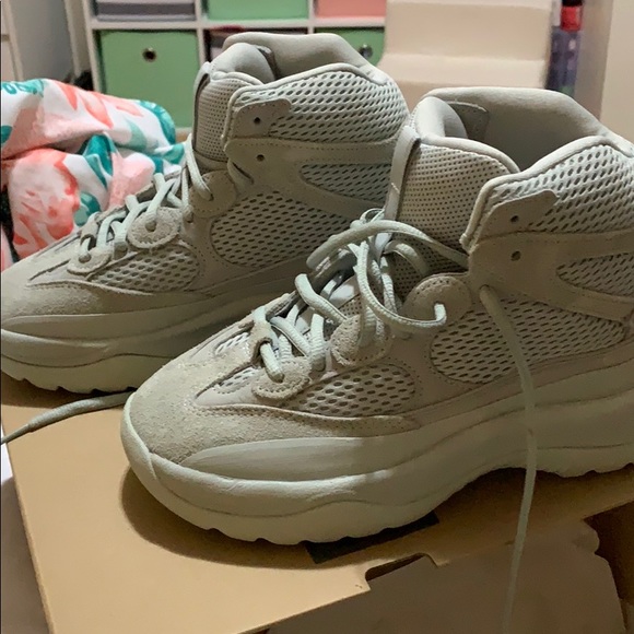 yeezy boots size 5.5